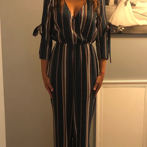 Beautiful Striped Jumpsuit size Medium - Picture 2 of 11